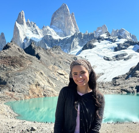 Luciana in front of Mount Fitz Roy in El Chaltén